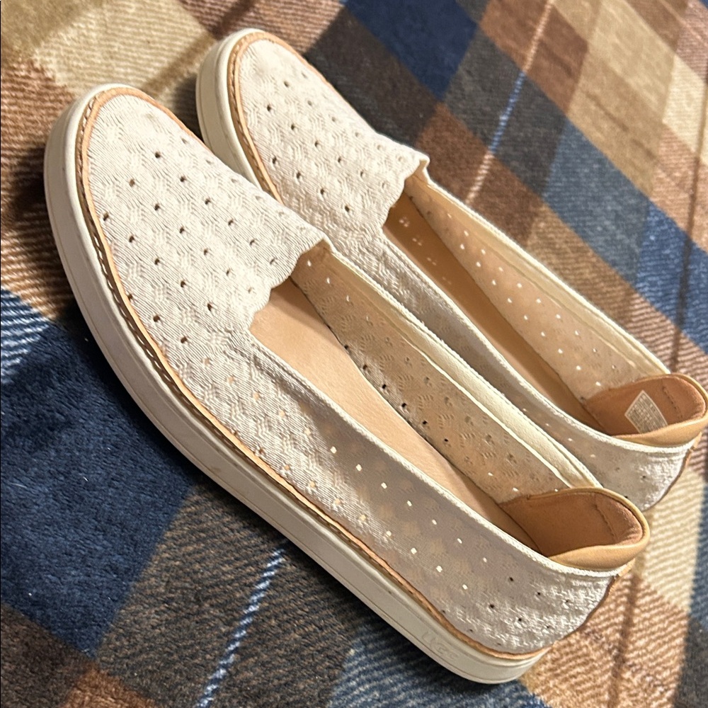 UGG Cream Perforated Flats - Picture 11 of 11